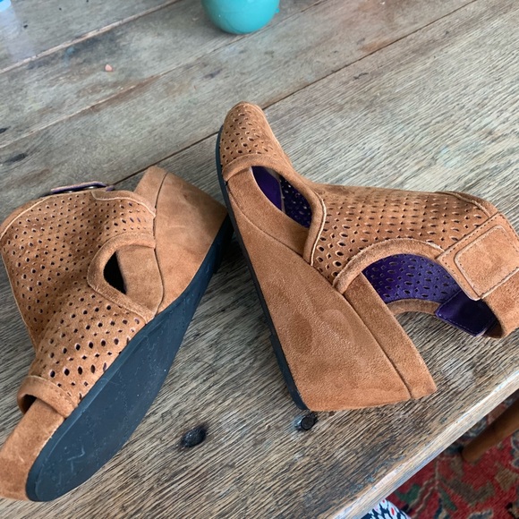 Vaneli suede sandals Size 7 1/2 - Picture 4 of 14